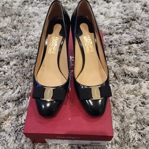 Salvatore Ferragamo Erice 70, size 8